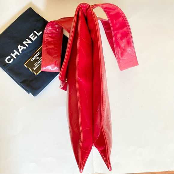 CHANEL LEATHER MESSENGER BAG❤️ - Picture 13 of 17